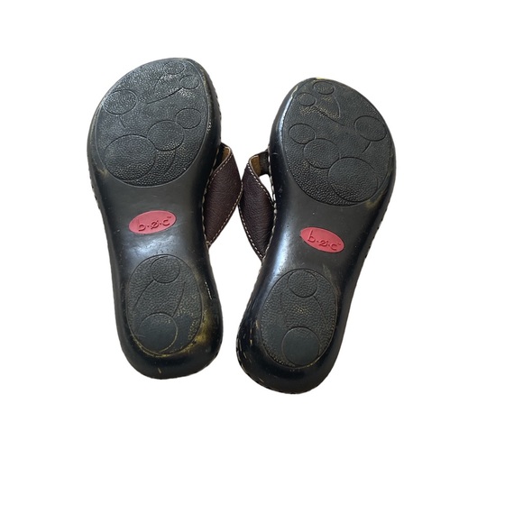 Brown ROC Toe Thong Low Wedge Sandals - Picture 4 of 4